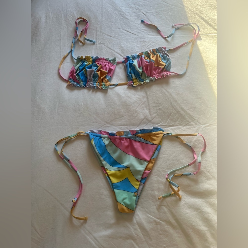 Colorful bikini set 👙🍦🌺